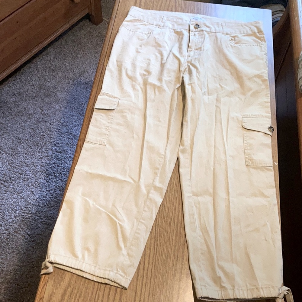 Khaki capris